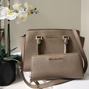 Michael Kors medium Selma Taupe purse